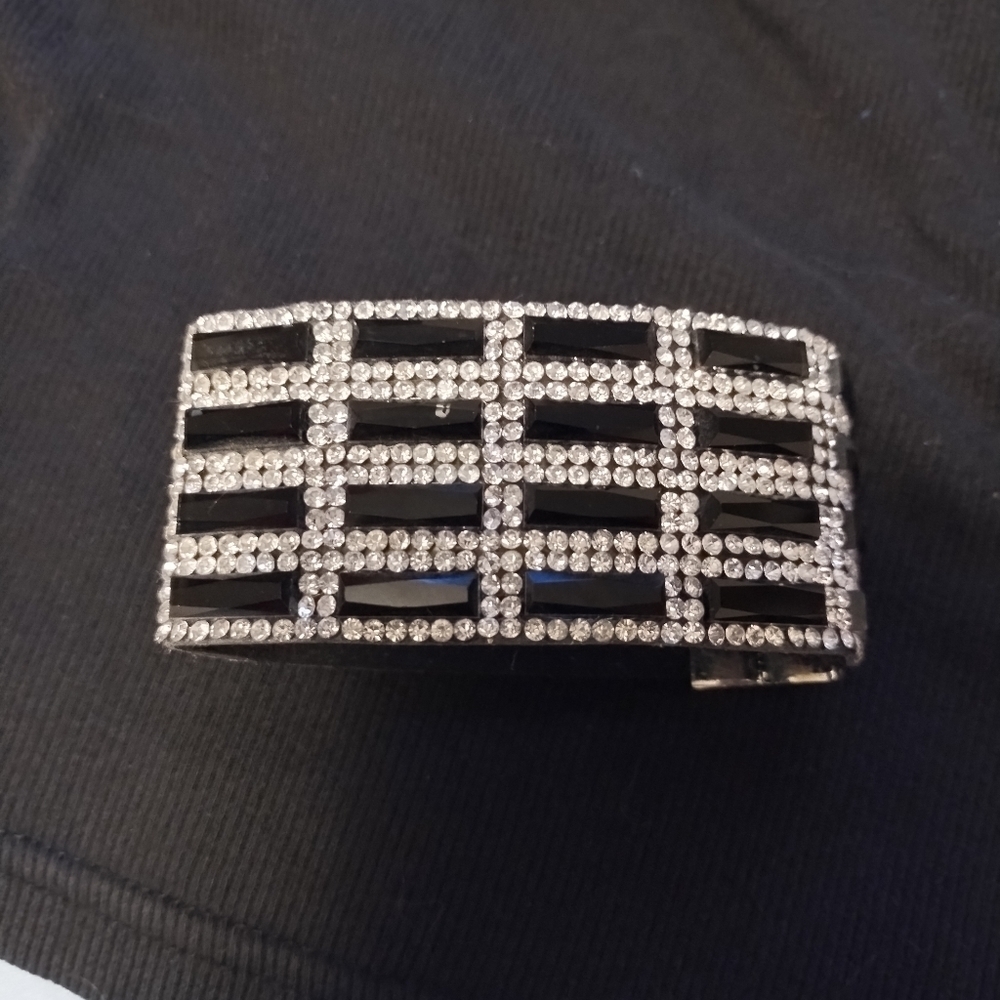Two sparkly roll on cuff bracelets - Picture 9 of 9